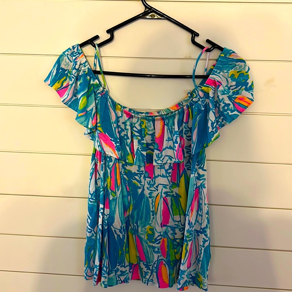 Used, but good condition LILY PULITZER top. FREE SHIPPING discount!